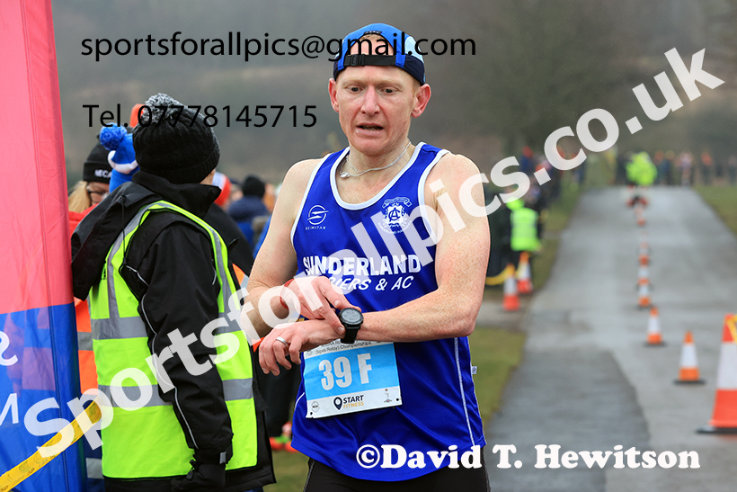 Senior Men and Over-35s to 49s Mens 2025 NECAA Royal Signals Road Relays Champs.,  Hetton Lyons Country Park, Hetton le Hole, County Durham. Photo: David T. Hewitson/Sports for All Pics